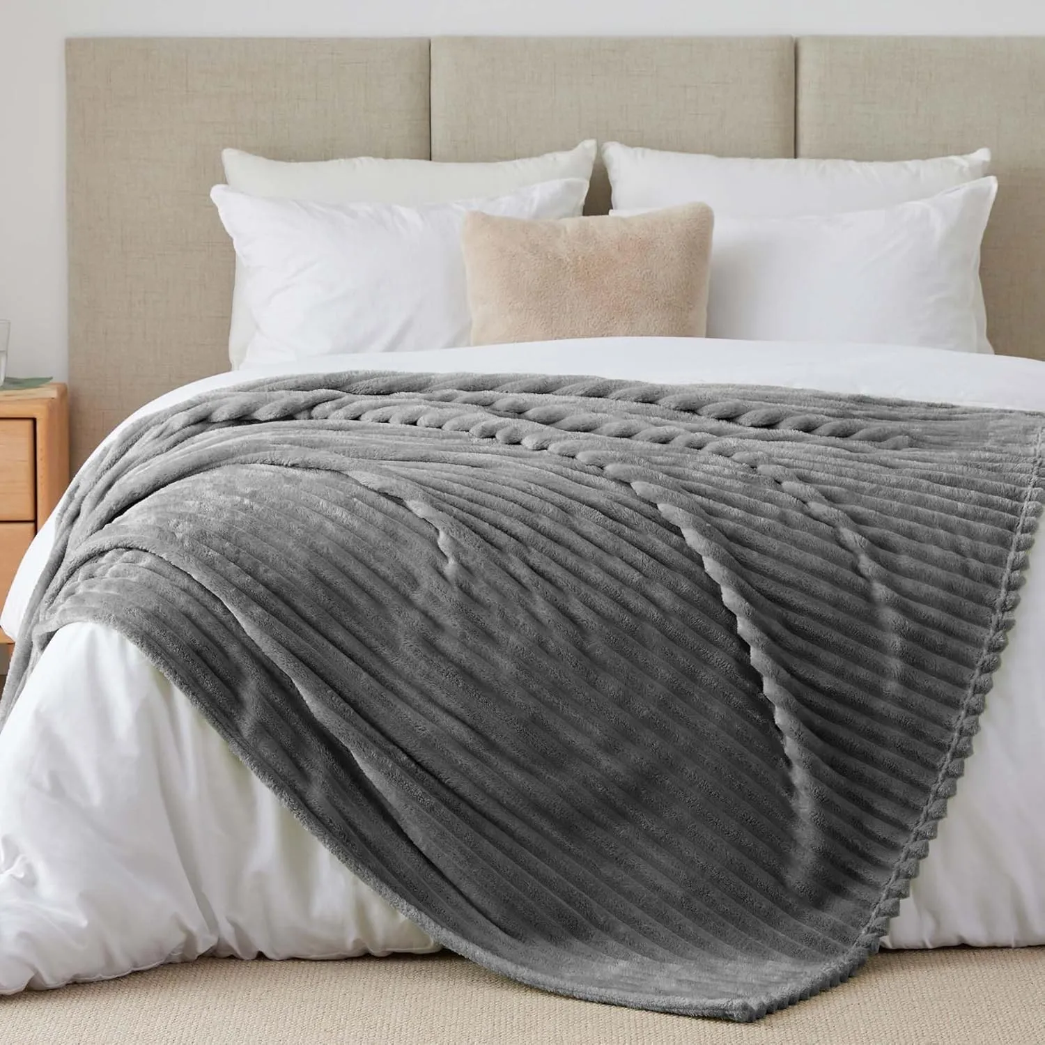 BEDELITE Kuscheldecke Flauschig Decke Extra Groß - weiche Flanell Decken Grau 230x270 für Bett, Deko Streifen Cord Flee…