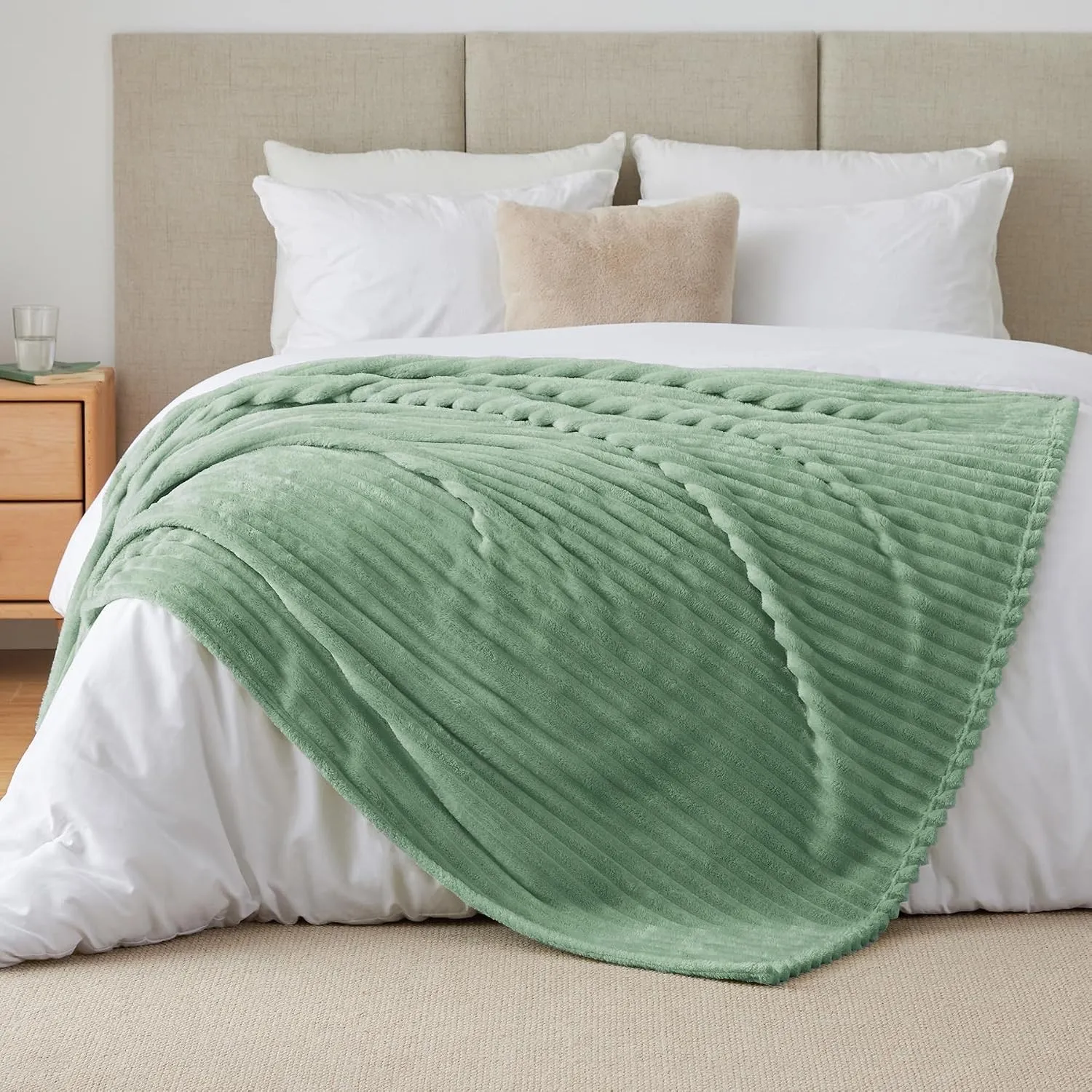 BEDELITE Kuscheldecke Flauschig Deko Decke für Bett, Salbeigrün, 230x270