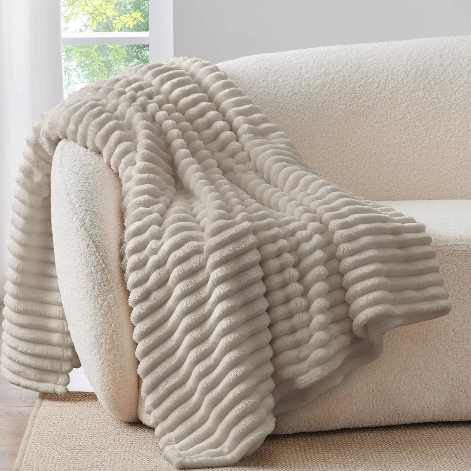 BEDELITE Kuscheldecke Flauschig Deko Decke für Couch, Beige, 150x200 | Flanell Fleecedecke, Cord Überwurf für Wohnzimme…