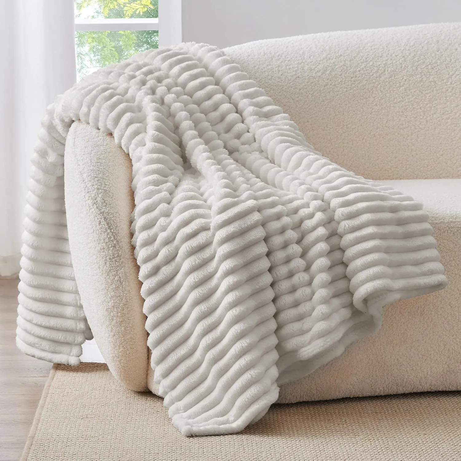 BEDELITE Kuscheldecke Flauschig Deko Decke für Couch, Perlengrau, 150x200