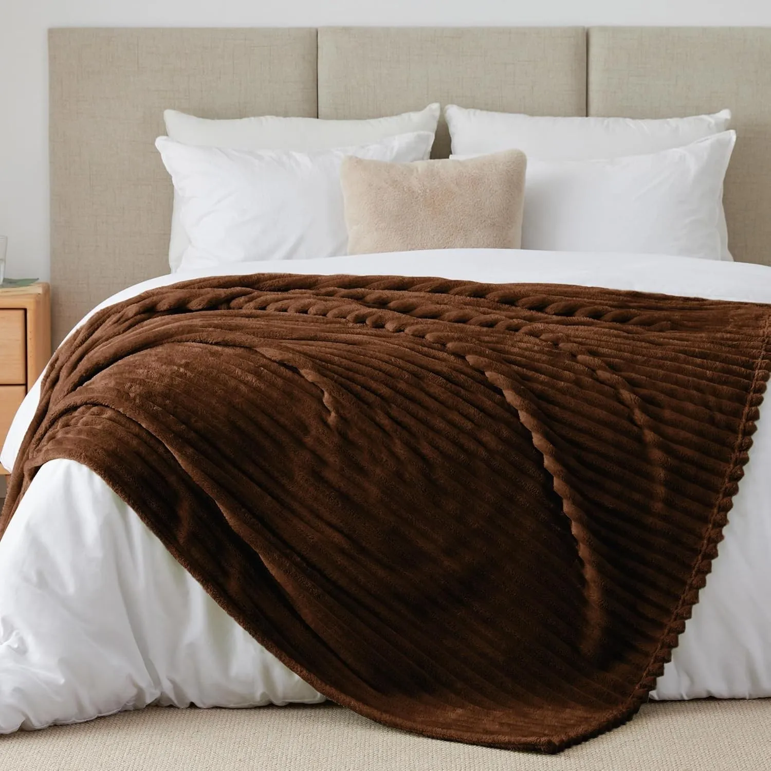 BEDELITE Kuscheldecke Flauschig Deko Decke für Bett, Dunkelbraun, 230x270 | Extra Große Fleecedecke, Cord Überwurf für …